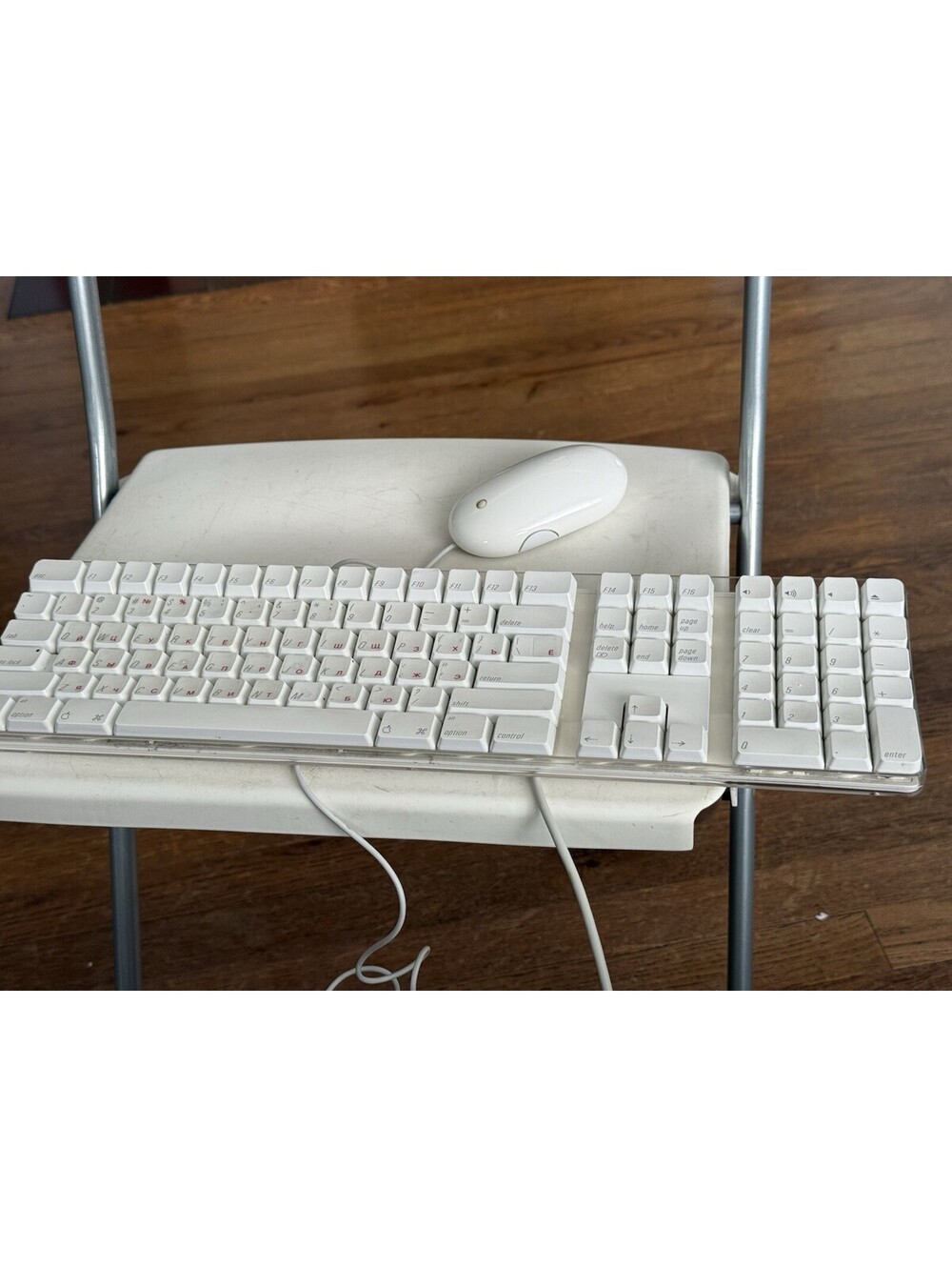 Genuine Apple Mac A1048 White Wired Full Size Keyboard with 2 USB port. W/mouse